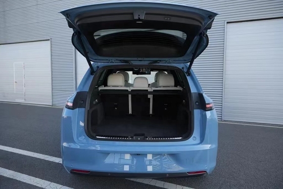 LiXiang L7 Modello a quattro ruote motrici Sistema di intrattenimento auto a volante multifunzione