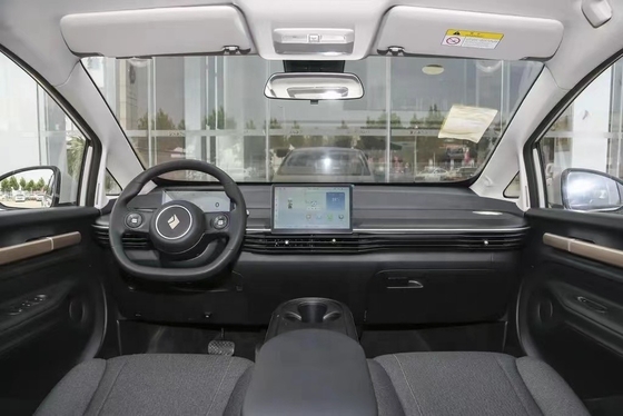 Guida a sinistra Wuling Baojun Hatchback popolare e conveniente a cinque porte e cinque posti