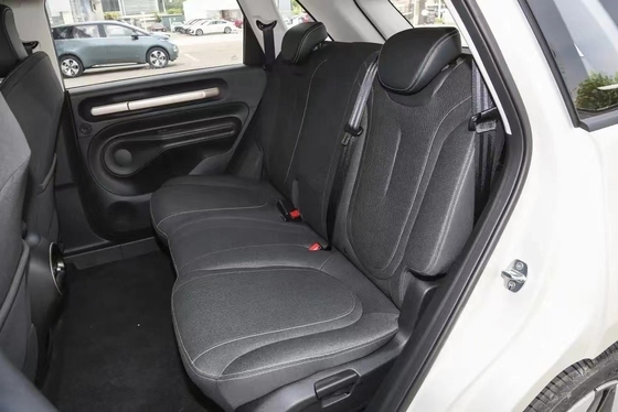 Guida a sinistra Wuling Baojun Hatchback popolare e conveniente a cinque porte e cinque posti