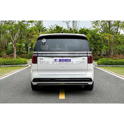 ZEEKR 009 MPV di lusso da 6 posti con batteria da 116 kWh e tempo di ricarica di 0,5 ore