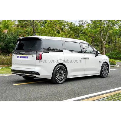 ZEEKR 009 MPV di lusso da 6 posti con batteria da 116 kWh e tempo di ricarica di 0,5 ore