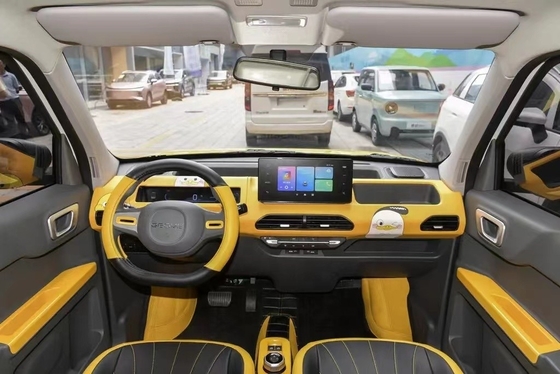 Veicolo Geely Panda Mini Energy dotato di telecamera posteriore con 200 km di autonomia e 3 cilindri