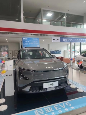 2024KIA EV5 SUV per veicoli elettrici puri 64,2 kWh Capacità della batteria 0,45 ore Tempo di ricarica