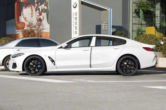 BMW 840i 2023 Auto ad alte prestazioni con quattro porte e finestrino posteriore elettrico