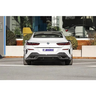 BMW 840i 2023 Auto ad alte prestazioni con quattro porte e finestrino posteriore elettrico