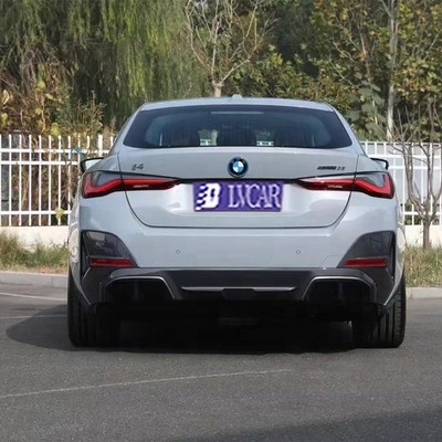 La BMW i4, il veicolo di lusso ad alte prestazioni dotato di ABS, è un successo per gli acquirenti